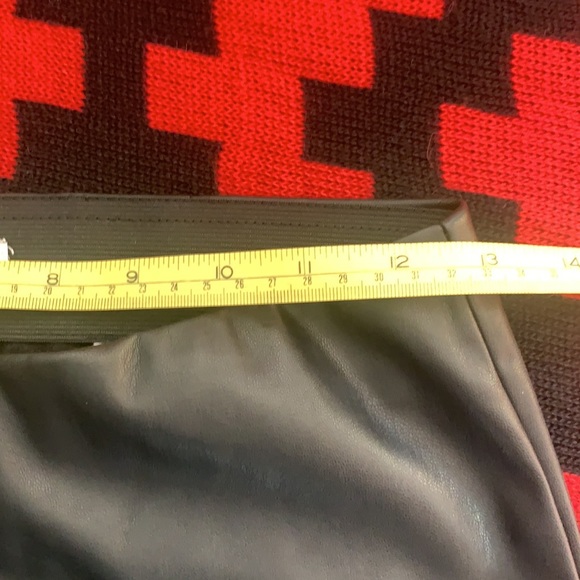 Ladies Reitmans Pleather Crop Pants - Picture 5 of 6